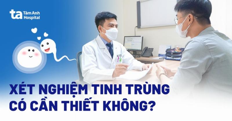 Một bác sĩ thú y đang chuẩn bị lấy mẫu da để xét nghiệm dưới kính hiển vi, nhằm xác định nguyên nhân chó xà mâu là gì