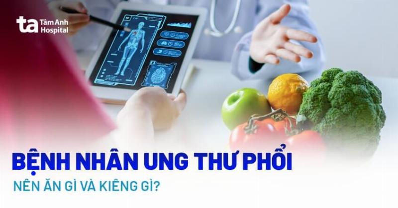 Hinh anh bac si thu y dang tu van cho chu cho ve che do dinh duong, the hien su chuyen nghiep va tin cay, nhan manh tam quan trong cua viec tham khao y kien chuyen gia.