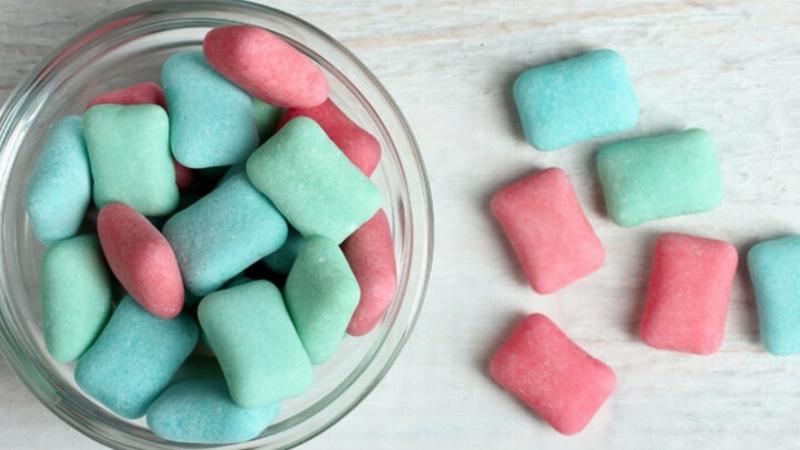 Xylitol là chất làm ngọt nhân tạo cực độc, chó không nên ăn gì có chứa chất này như kẹo cao su bánh kẹo ít đường