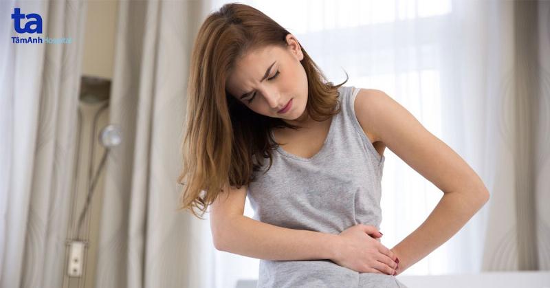 Mèo sà bụng xuống thấp