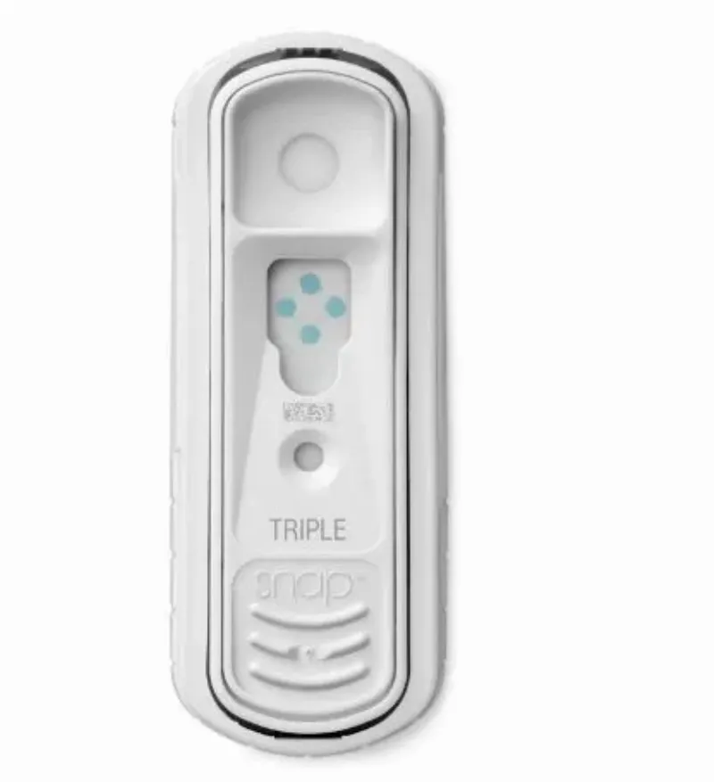 Một bộ kit test nhanh ký sinh trùng máu cho chó, minh họa quy trình chẩn đoán tại phòng khám thú y